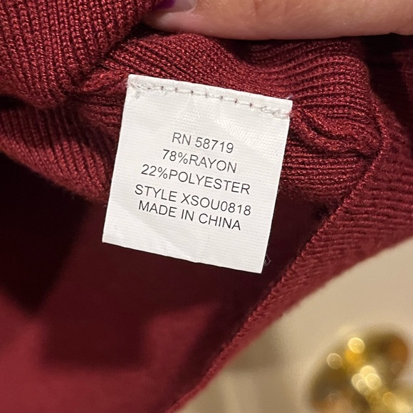 🐙 New York Collection sweater top. Size XS. Gently worn. 🐙 Maroon color.🐙 - Picture 4 of 8